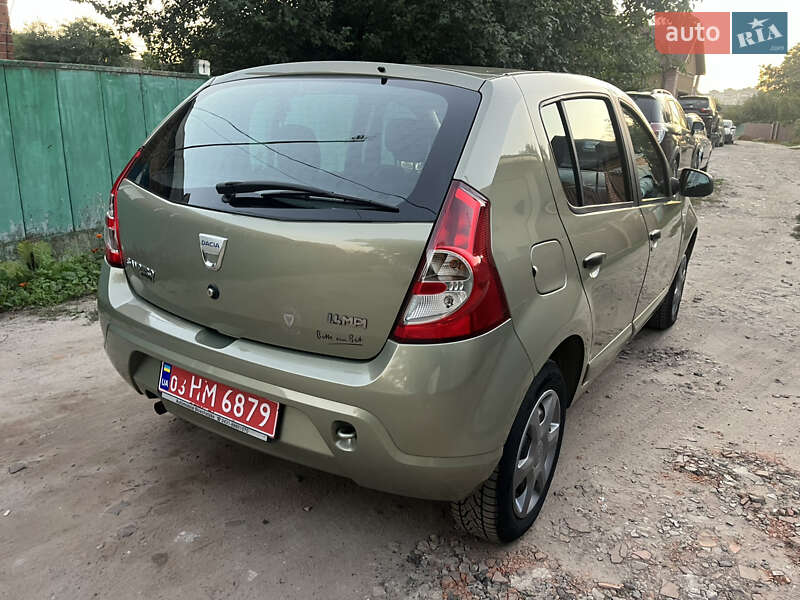 Хетчбек Dacia Sandero 2008 в Охтирці