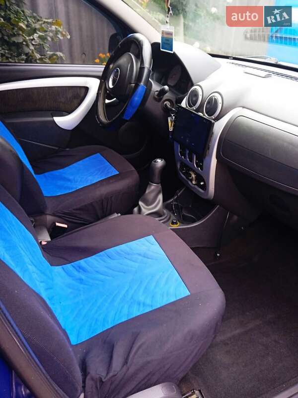 Хэтчбек Dacia Sandero 2009 в Сумах