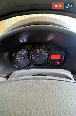 Хэтчбек Dacia Sandero 2013 в 