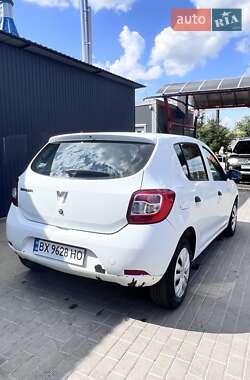 Хэтчбек Dacia Sandero 2013 в 