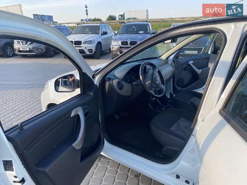 Хэтчбек Dacia Sandero 2010 в Львове