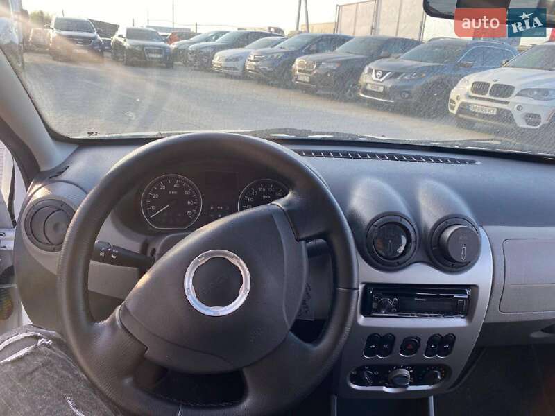 Хэтчбек Dacia Sandero 2010 в Львове