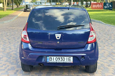 Хэтчбек Dacia Sandero 2009 в 