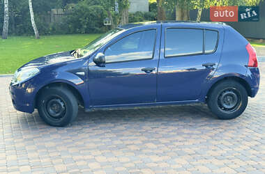 Хэтчбек Dacia Sandero 2009 в 