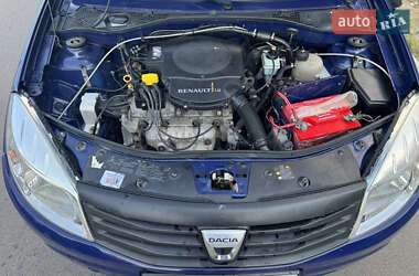 Хэтчбек Dacia Sandero 2009 в 