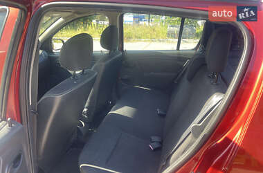 Хэтчбек Dacia Sandero 2010 в 