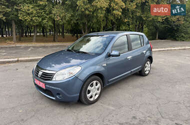 Хетчбек Dacia Sandero 2008 в Володимирі