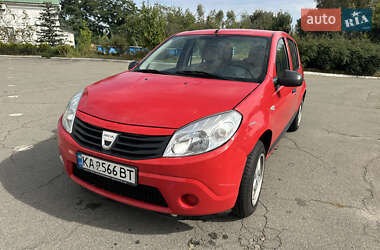 Хэтчбек Dacia Sandero 2009 в Киеве