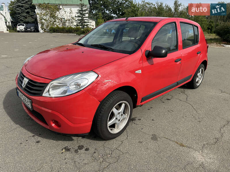 Хэтчбек Dacia Sandero 2009 в Киеве