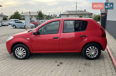 Хэтчбек Dacia Sandero 2009 в 
