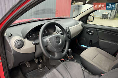 Хэтчбек Dacia Sandero 2009 в 