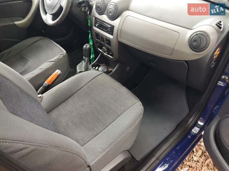 Хэтчбек Dacia Sandero 2009 в Ивано-Франковске