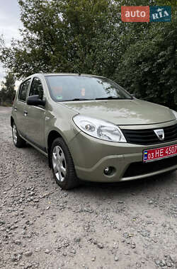 Хэтчбек Dacia Sandero 2008 в Чернигове