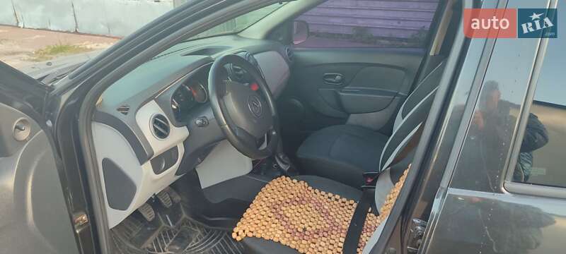 Хэтчбек Dacia Sandero 2014 в Глухове