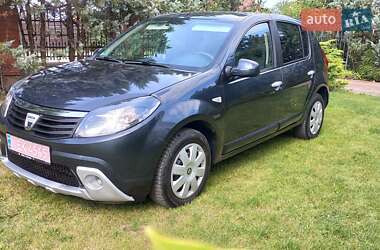 Хэтчбек Dacia Sandero 2008 в 