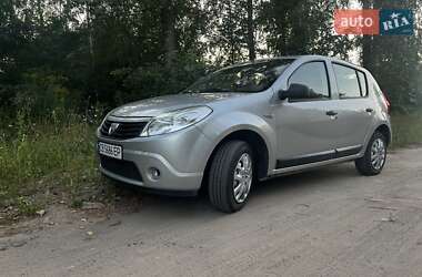Хэтчбек Dacia Sandero 2008 в Чернигове