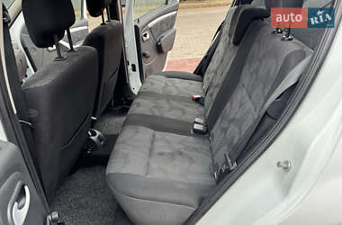 Хэтчбек Dacia Sandero 2009 в 