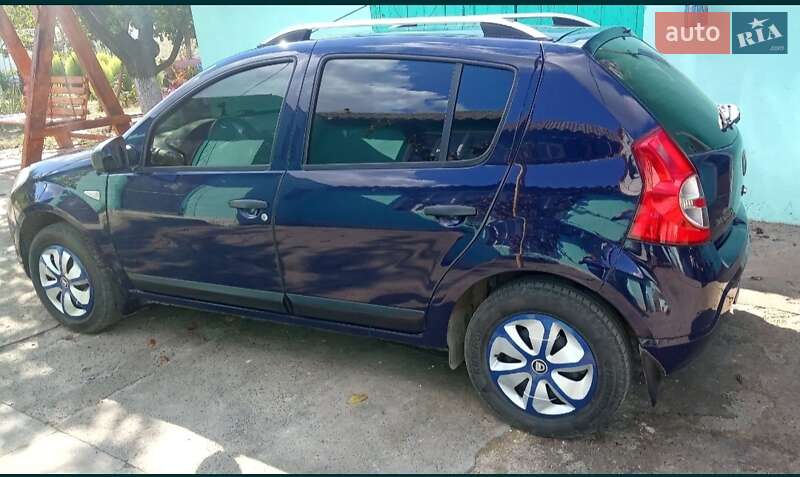 Хэтчбек Dacia Sandero 2010 в Кривом Роге