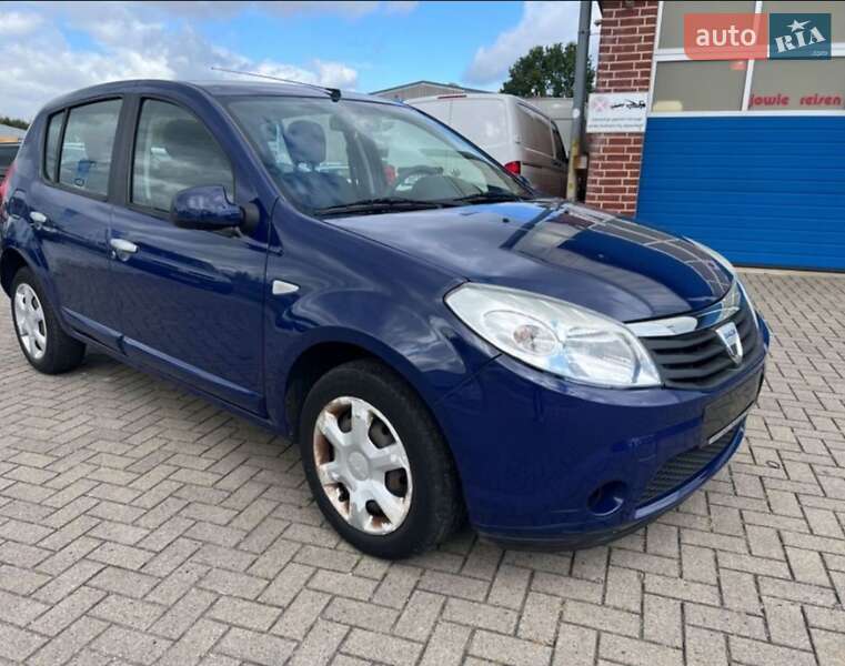 Хэтчбек Dacia Sandero 2009 в Любешове