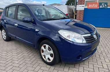 Хэтчбек Dacia Sandero 2009 в 