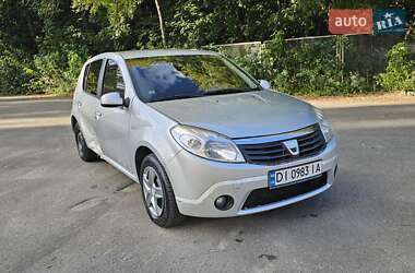 Хэтчбек Dacia Sandero 2008 в 