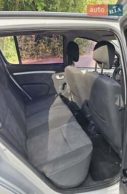 Хэтчбек Dacia Sandero 2008 в 