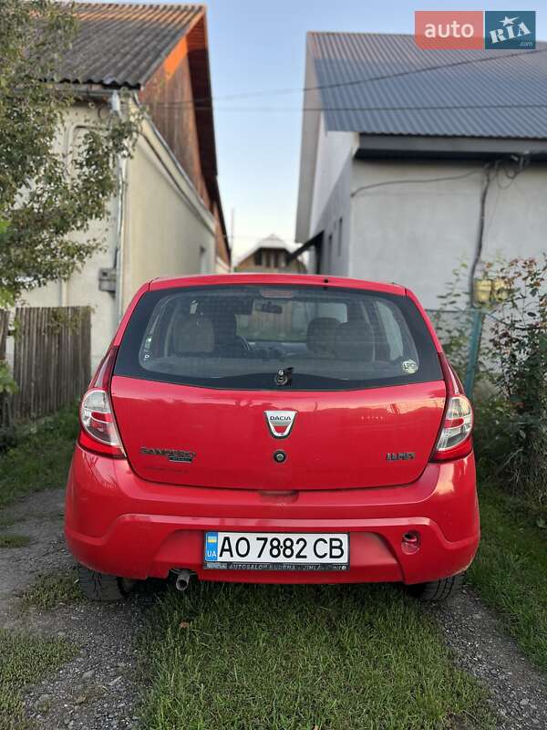 Хэтчбек Dacia Sandero 2009 в Сваляве