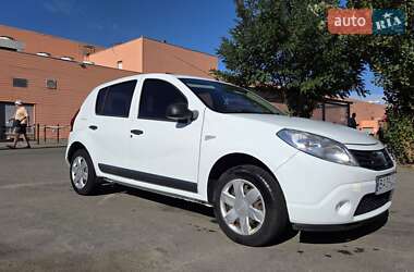 Хэтчбек Dacia Sandero 2010 в Киеве