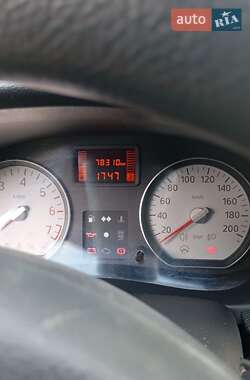 Хэтчбек Dacia Sandero 2011 в 