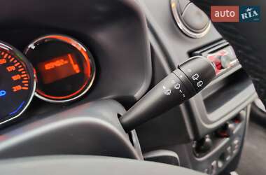 Хэтчбек Dacia Sandero 2015 в 