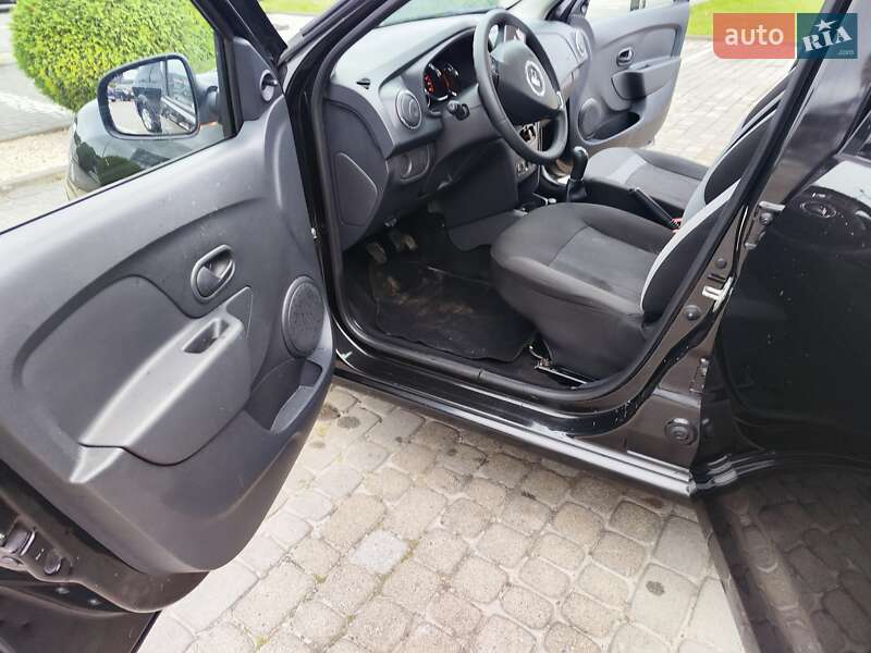 Хэтчбек Dacia Sandero 2015 в Львове