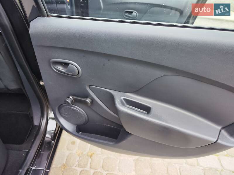 Хэтчбек Dacia Sandero 2015 в Львове