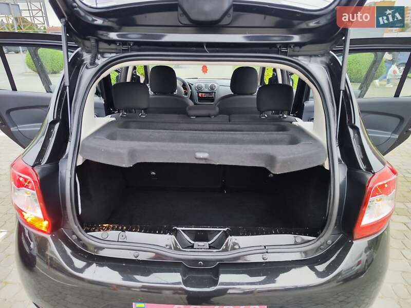 Хэтчбек Dacia Sandero 2015 в Львове