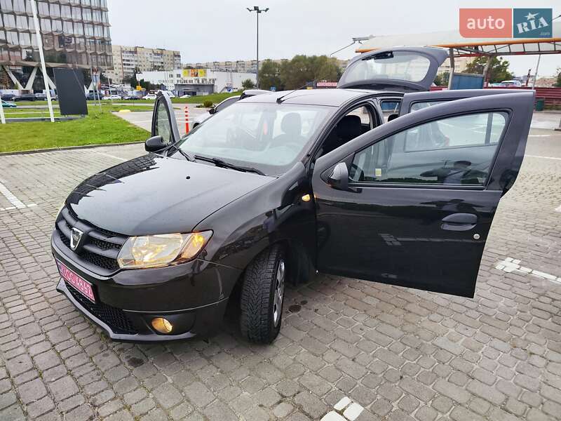 Хэтчбек Dacia Sandero 2015 в Львове