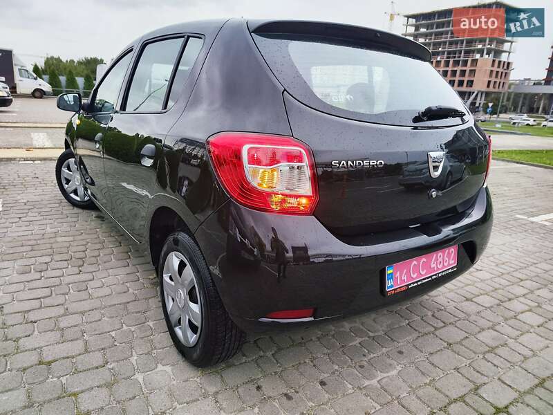 Хэтчбек Dacia Sandero 2015 в Львове