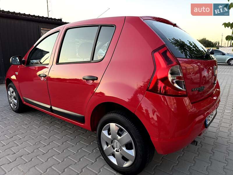 Хэтчбек Dacia Sandero 2009 в Виннице
