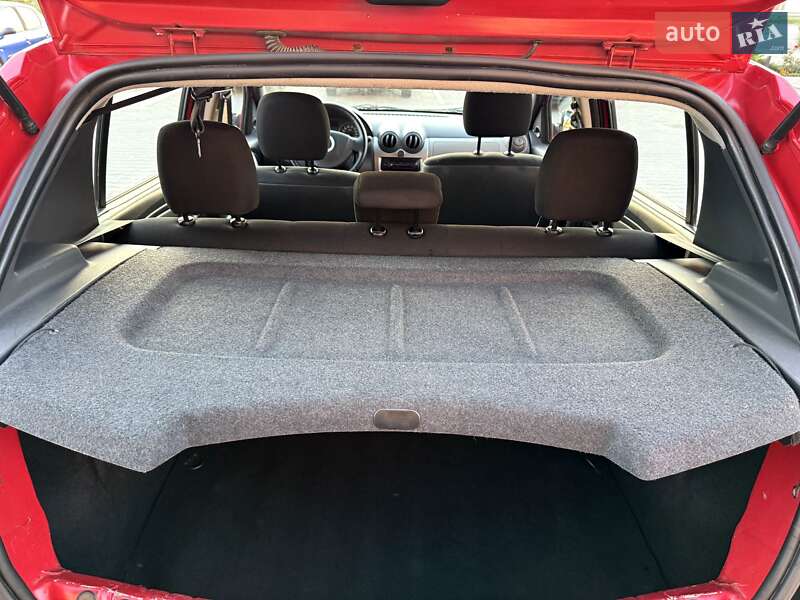Хэтчбек Dacia Sandero 2009 в Виннице
