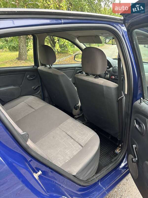 Хэтчбек Dacia Sandero 2009 в Гадяче