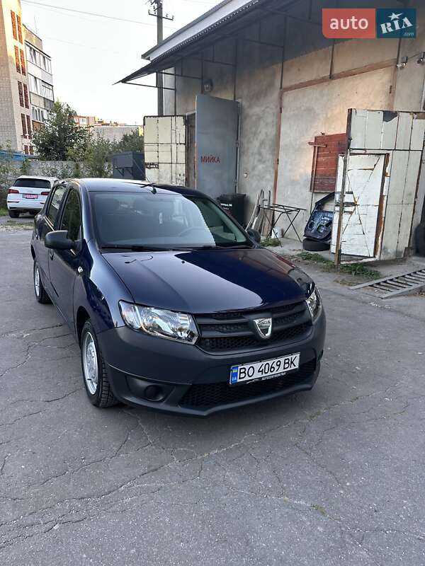 Хэтчбек Dacia Sandero 2015 в 