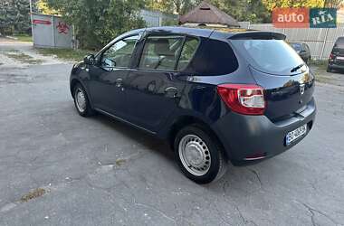 Хэтчбек Dacia Sandero 2015 в 