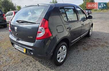 Хэтчбек Dacia Sandero 2008 в 