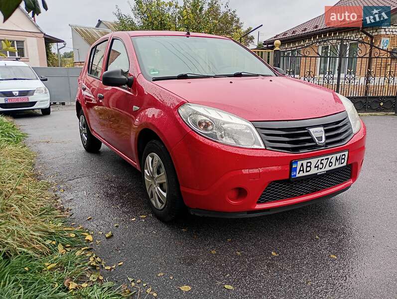 Хэтчбек Dacia Sandero 2009 в Калиновке