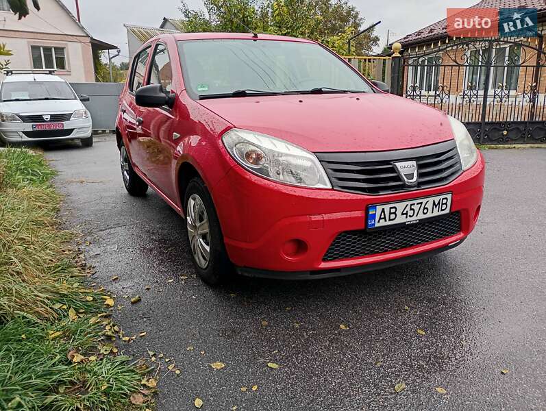 Хэтчбек Dacia Sandero 2009 в Калиновке