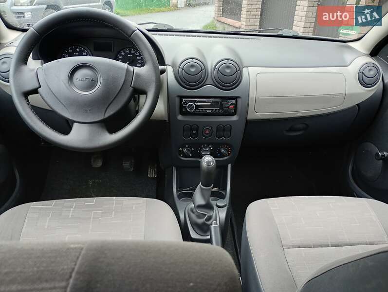 Хэтчбек Dacia Sandero 2009 в Калиновке