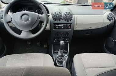 Хэтчбек Dacia Sandero 2009 в 