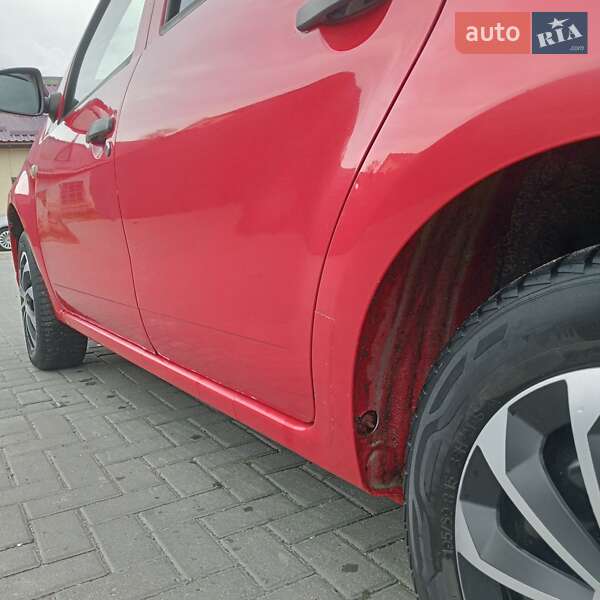 Хэтчбек Dacia Sandero 2009 в Остроге