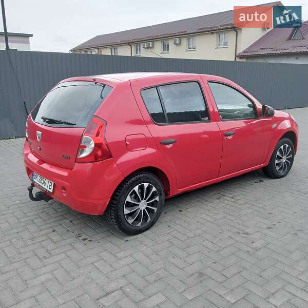 Хэтчбек Dacia Sandero 2009 в Остроге