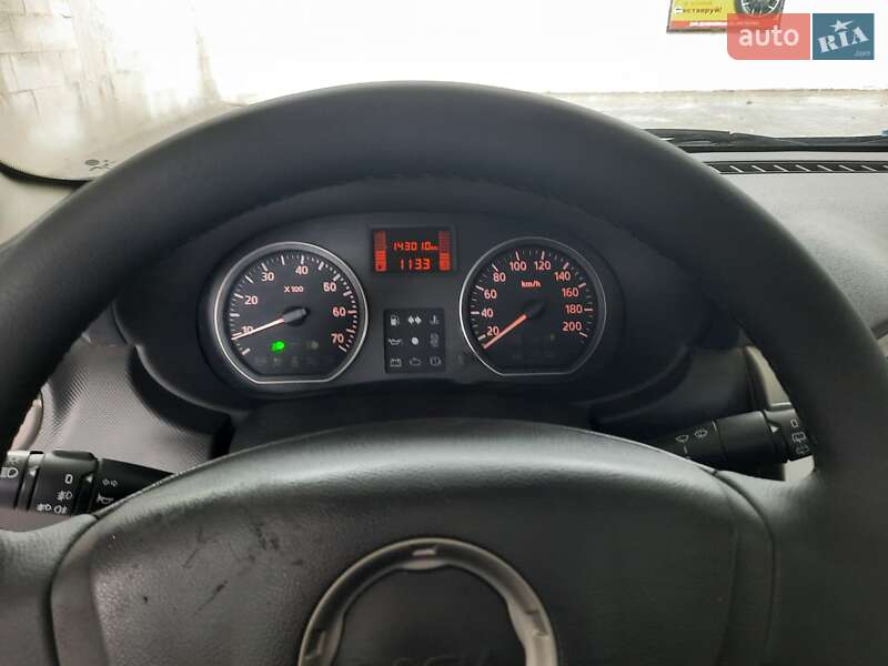 Хетчбек Dacia Sandero 2011 в Чернівцях