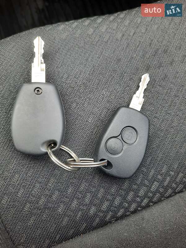 Хетчбек Dacia Sandero 2011 в Чернівцях