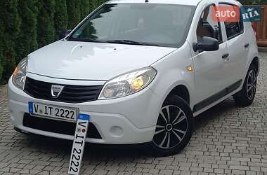 Хэтчбек Dacia Sandero 2009 в 